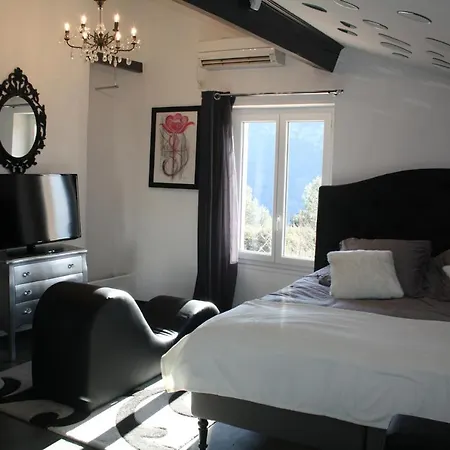 La Parenthese Amoureuse Bed & Breakfast 4*
