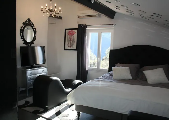 La Parenthese Amoureuse Bed & Breakfast 4*